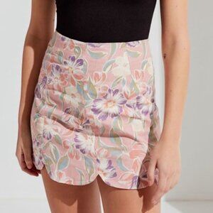 5/$20‎ Urban OUTFITTERS floral scalloped mini skirt